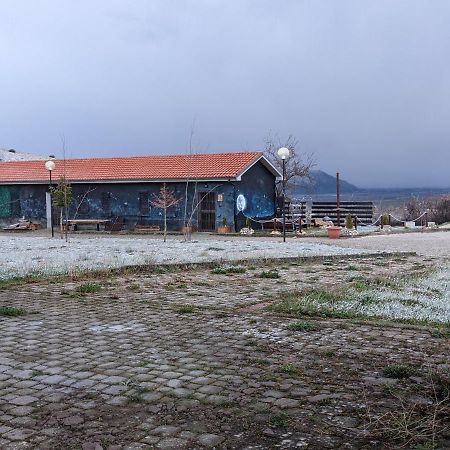 Rifugio Silone Vandrarhem Pescina Exteriör bild