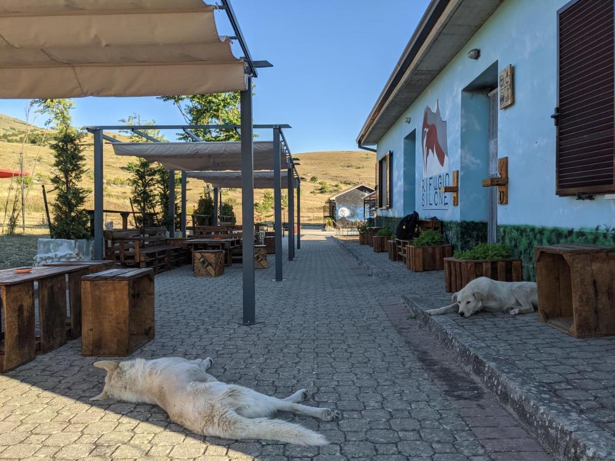 Rifugio Silone Vandrarhem Pescina Exteriör bild